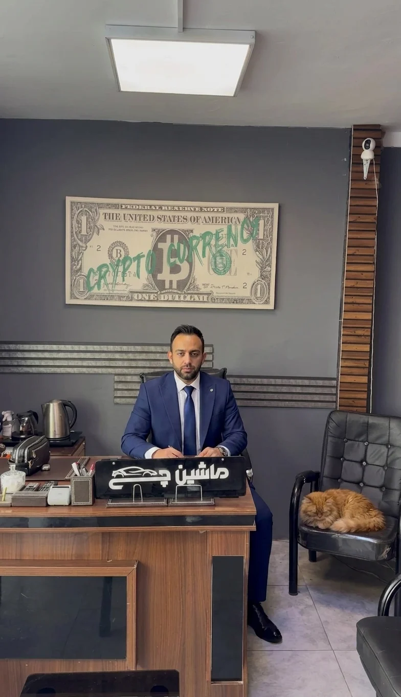 مدیر نمایشگاه اتو گالری ماشین چی