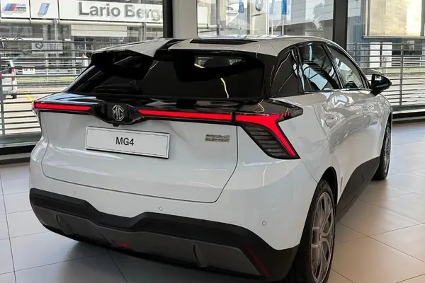 ام جی 4ev