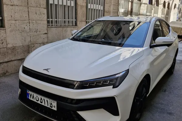 کی ام سی J7
