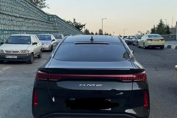 کی ام سی J7
