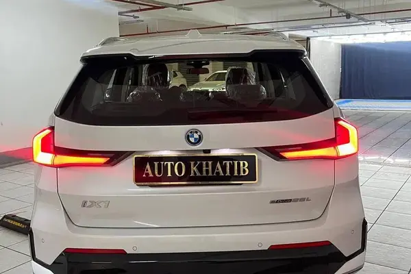 عکس بی ام و iX1