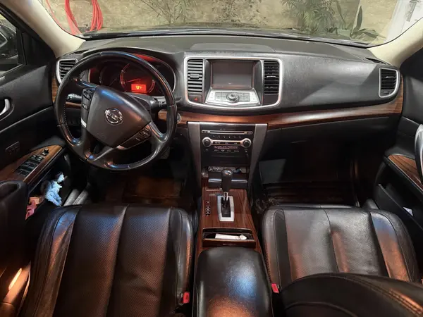 عکس نیسان تی ینا (مونتاژ)