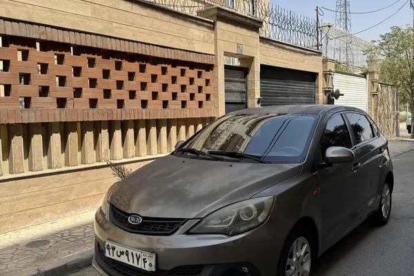 ام وی ام 315هاچ بک