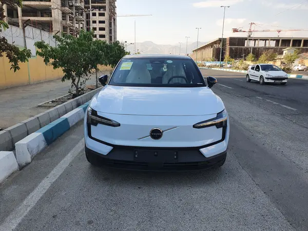ولوو EX30