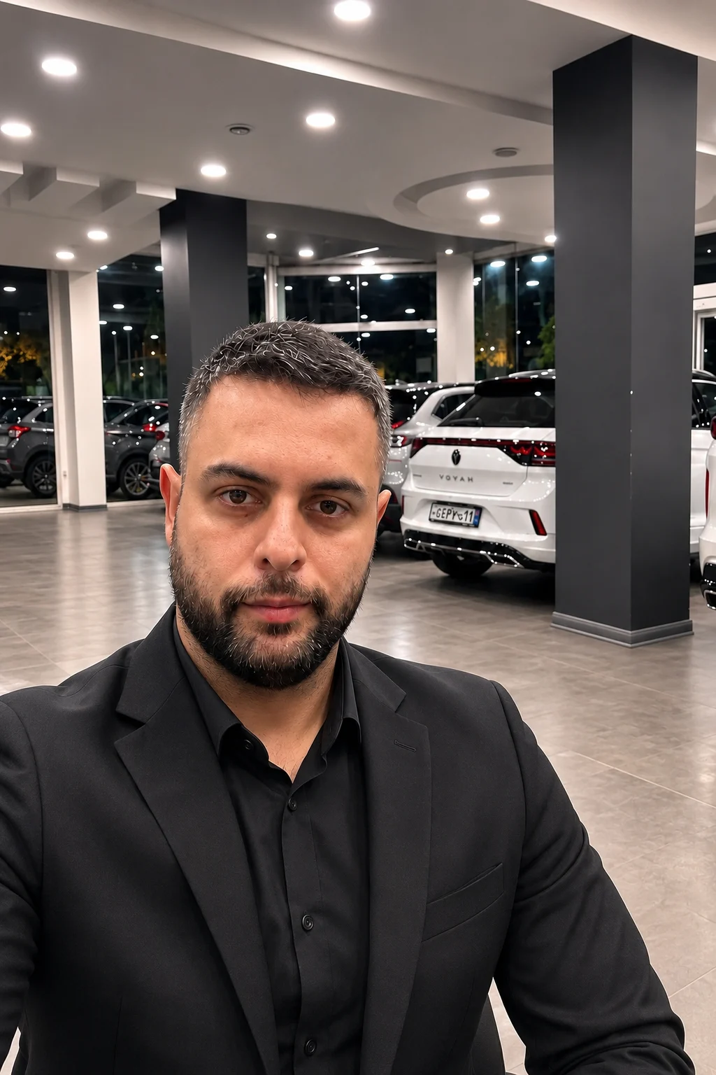 مدیر نمایشگاه اتو رشیدی