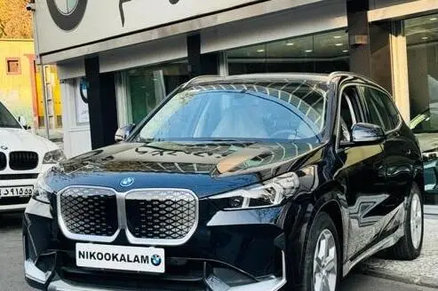 بی ام و iX1