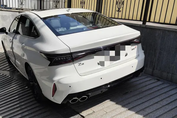 فونیکس آریزو 8 (Z8)