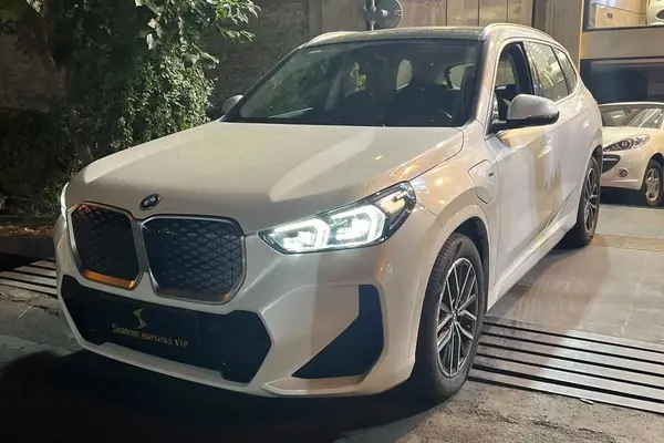 بی ام و iX1