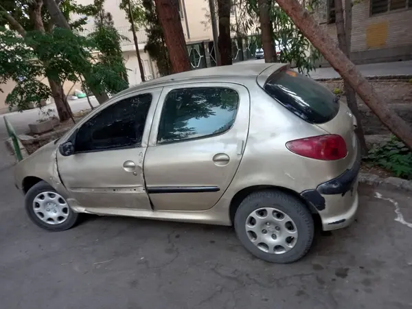پژو 206
