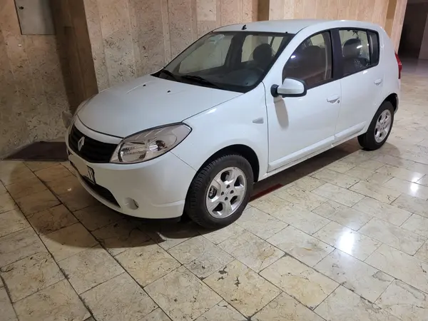 رنو ساندرو