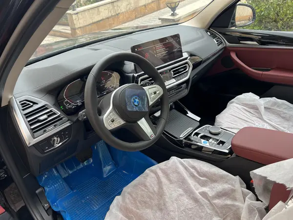 عکس بی ام و iX3