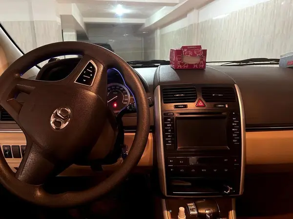 عکس بایک سابرینا هاچ بک