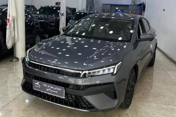 عکس کی ام سی J7