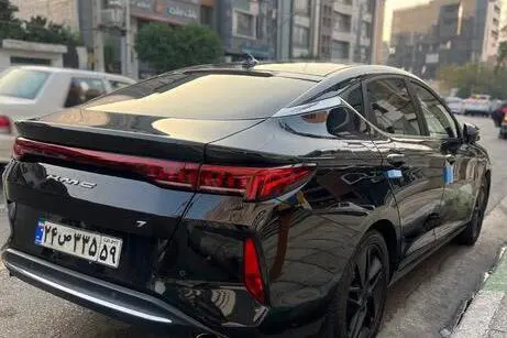 کی ام سی J7
