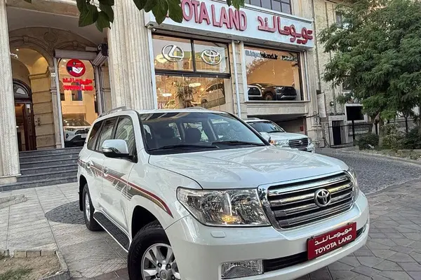 لندکروز چهار در