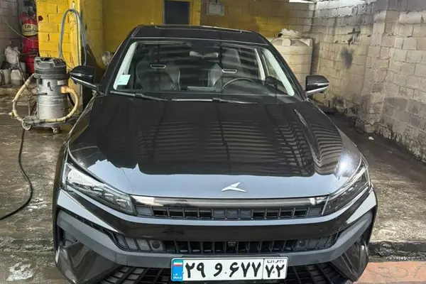 کی ام سی J7