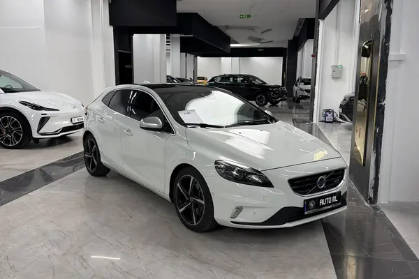 ولوو V40