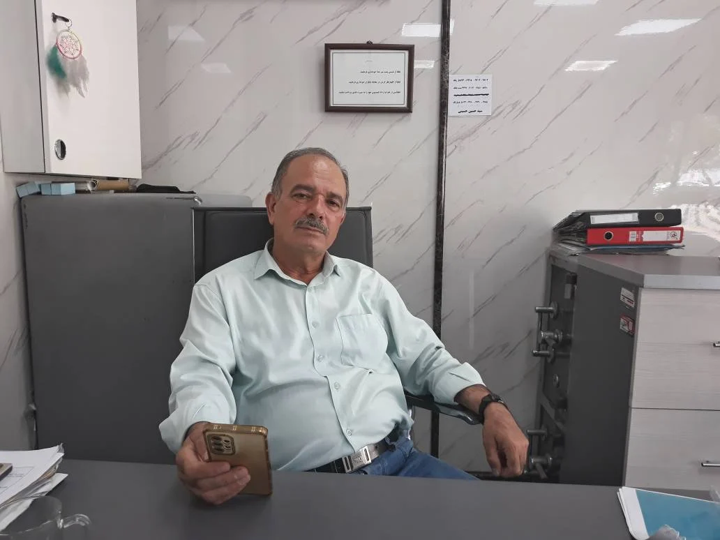 مدیر نمایشگاه اتومبیل دانشجو