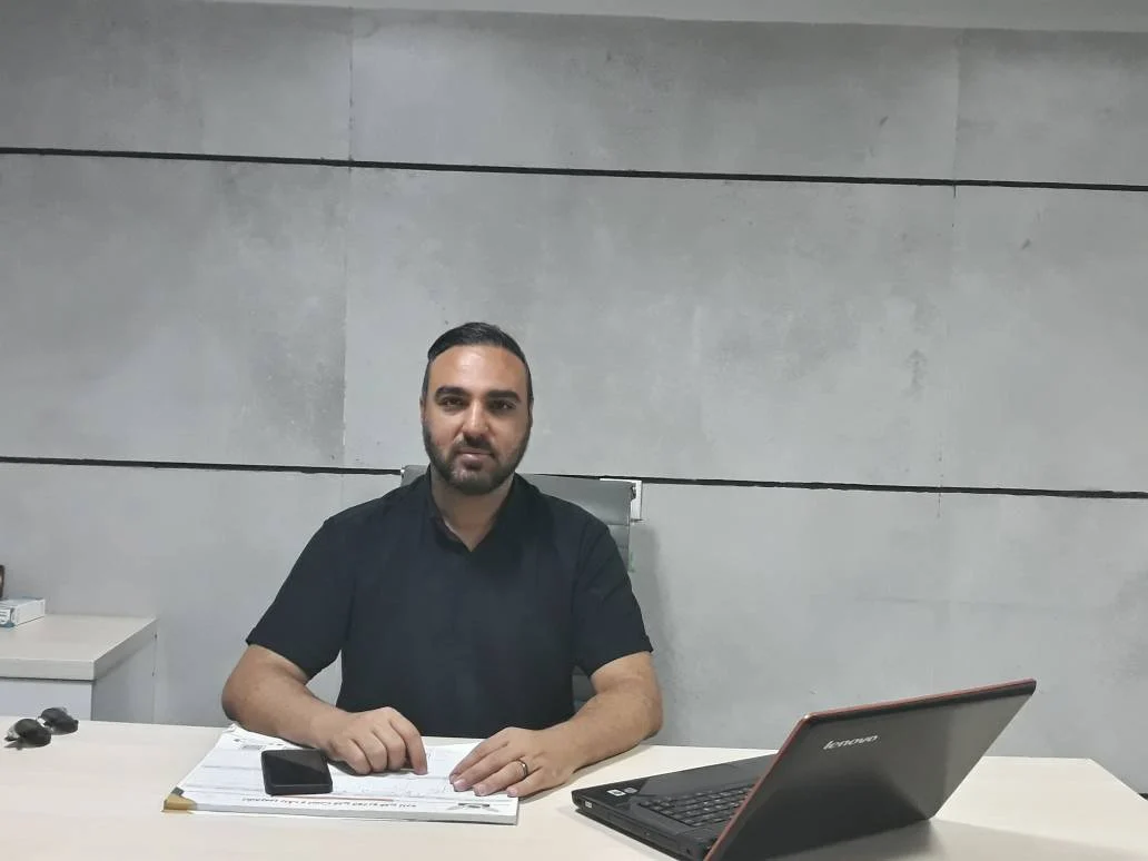 مدیر نمایشگاه اتو گالری ۷۲