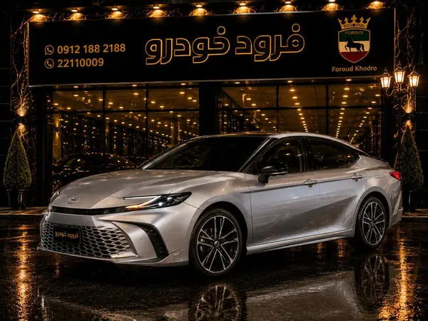 تویوتا کمری هیبرید