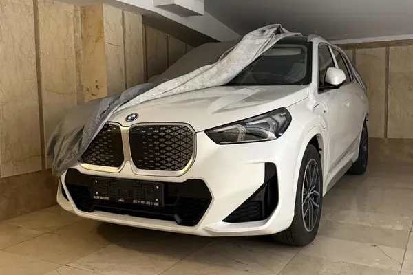 بی ام و iX1