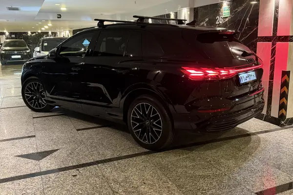 عکس آئودی Q5 e-tron