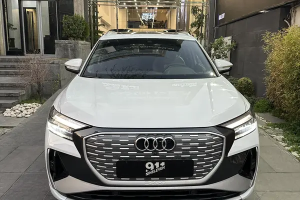 عکس آئودی Q4 e-tron