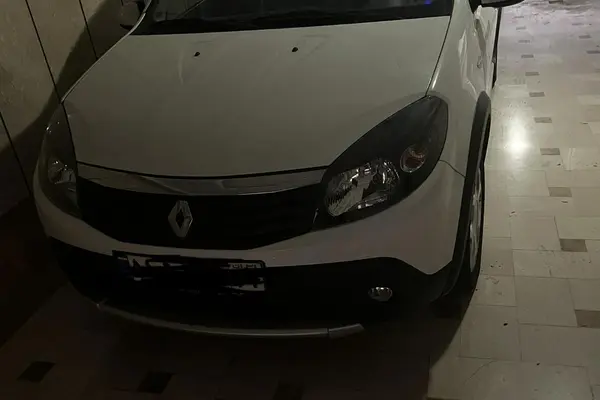 عکس رنو ساندرو استپ وی