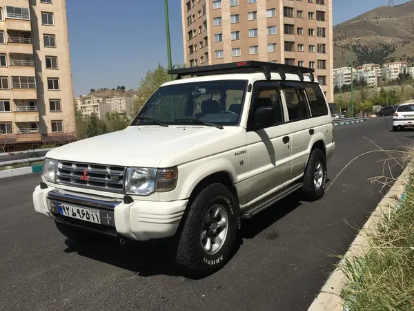 میتسوبیشی پاجرو چهار در