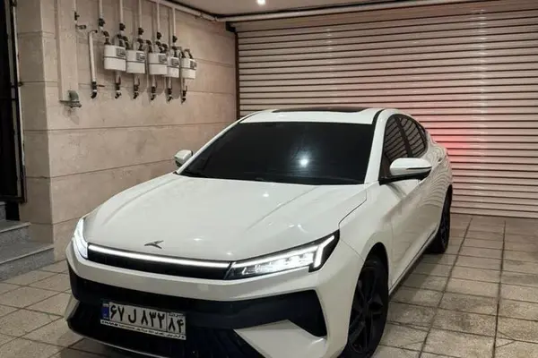 کی ام سی J7