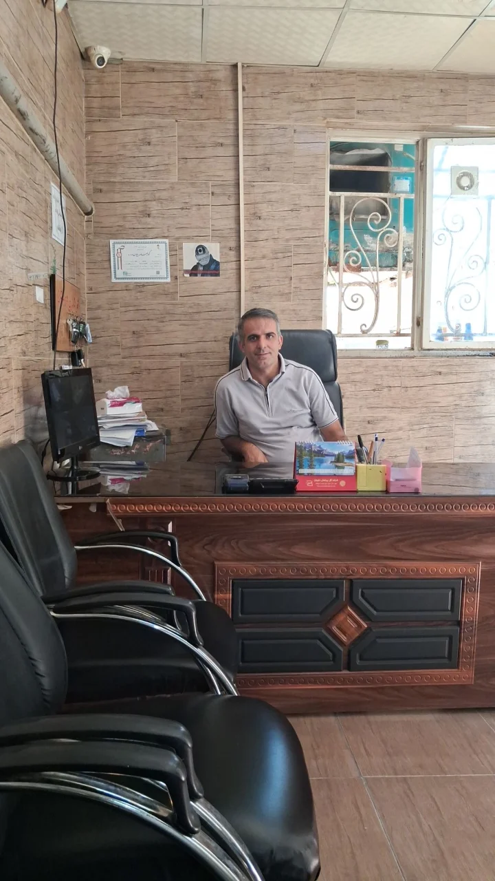 مدیر نمایشگاه اتوگالری فرزین