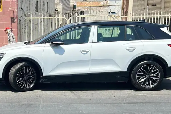 عکس آئودی Q5 e-tron