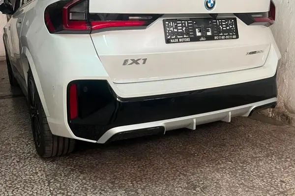عکس بی ام و iX1