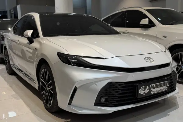 تویوتا کمری هیبرید