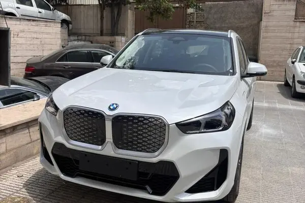 بی ام و iX1