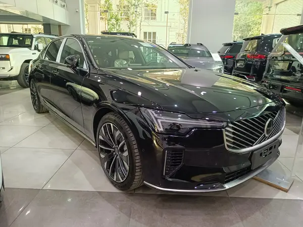 ولوو S90