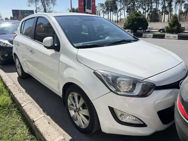 هیوندای i20